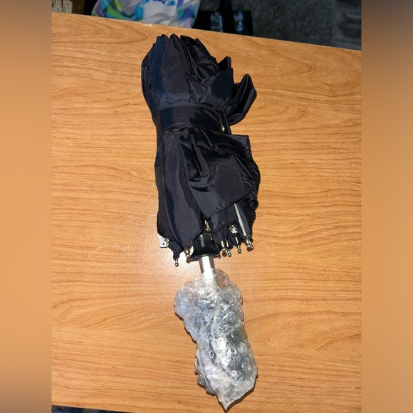 New umbrella (Free) - Picture 1 of 4